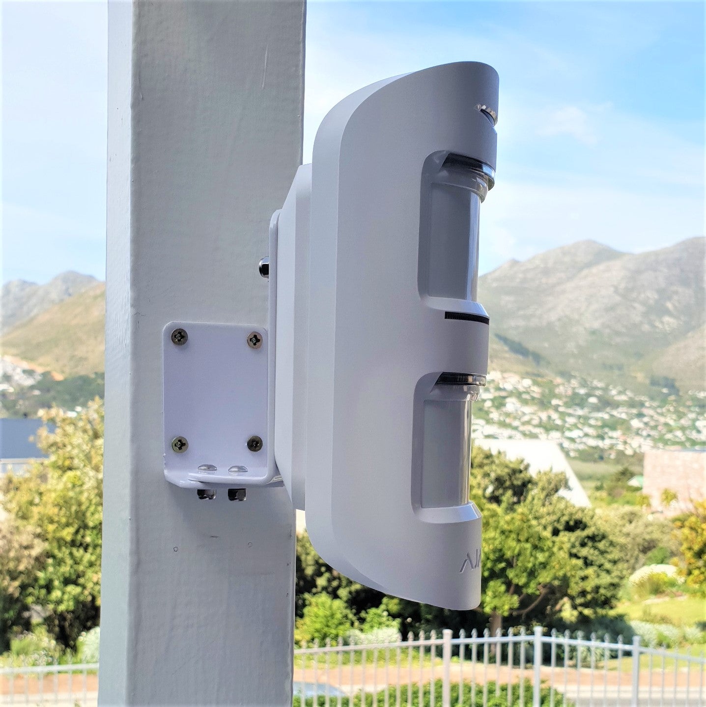 Ambrac Universal Outdoor Bracket: With 180-degree swivel bracket for Ajax MotionCam, MotionCam Outdoor & MotionProtect Outdoor sensors.