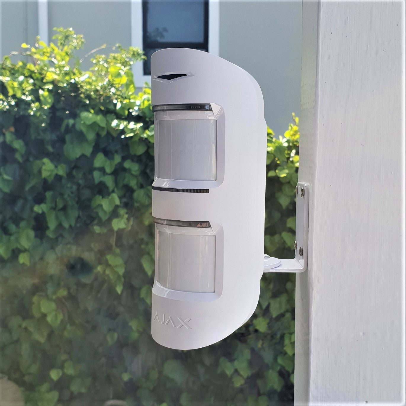 Ambrac Universal Outdoor Bracket: With 180-degree swivel bracket for Ajax MotionCam, MotionCam Outdoor & MotionProtect Outdoor sensors.